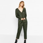 Džemper: 4.790 RSD; Pantalone: 3.990 RSD