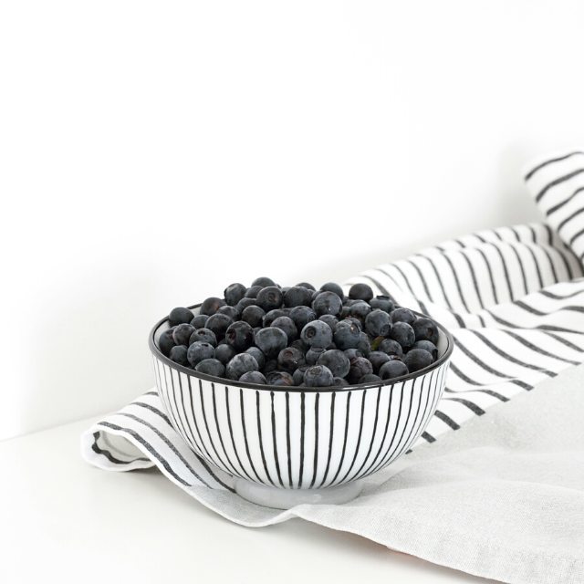blueberries-house-doctor-striped-bowl