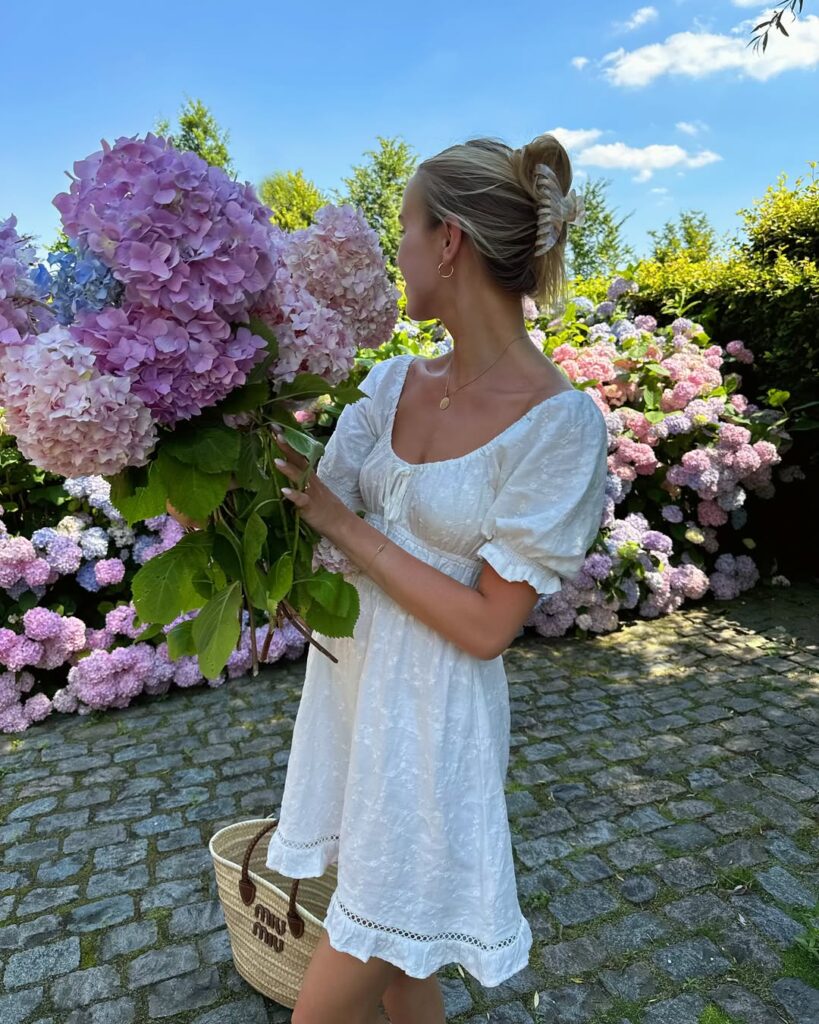 Bela haljina