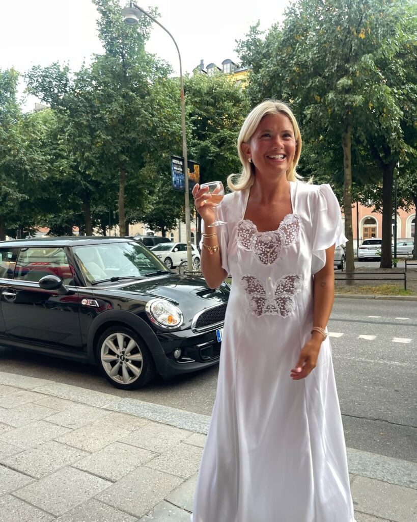 Bela haljina