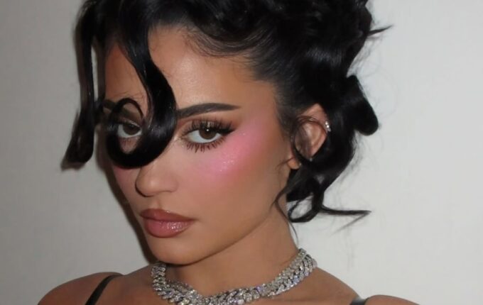 MAC Glow Play Cushiony rumenilo