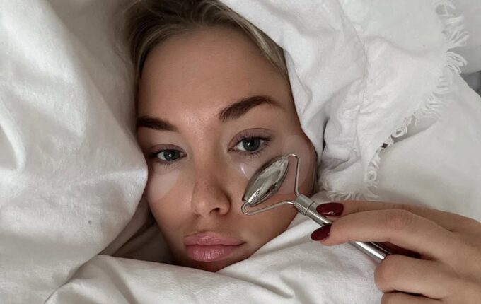 Mario Badescu Red Light + EMS Under Eye Patches